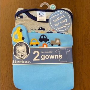 Gerber 2 pack baby gowns 0-6 months